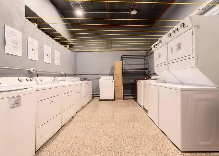 406 Location 2Bdrm 2Baths Ac Rooftop